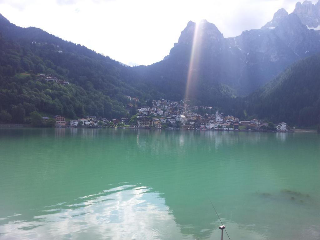 Appartamenti Chalet Al Lago Аллеге Номер фото